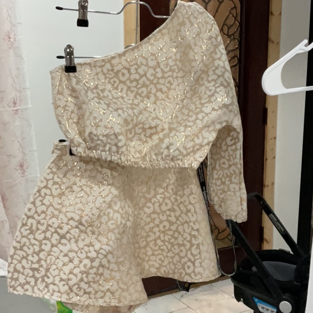 Chic One-Shoulder Gold Leopard Dress